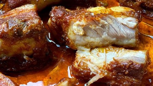 Изумительные свиные ребрышки с пикантным соусом в духовке: пошаговый рецепт