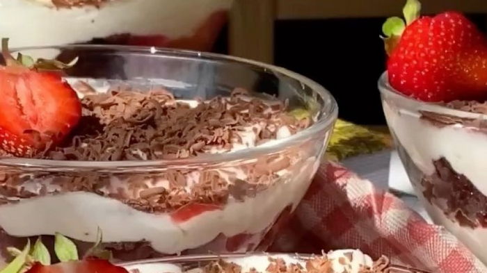 Трайфл с клубникой: простой рецепт вкуснейшего десерта