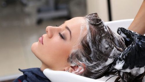 5 ошибок во время мытья головы, которые приводят к повреждению волос