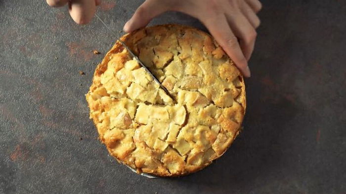 Яблочный пирог «из ничего»: копеечный рецепт вкуснятины