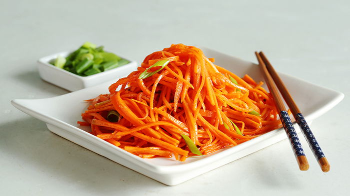 Аж слюнки потекут: морковь по-корейски за 5 минут