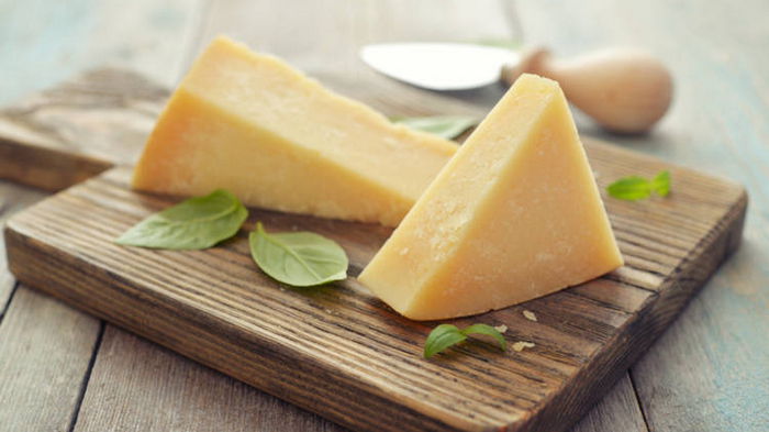 Домашний твердый сыр: проверенный рецепт за 15 минут