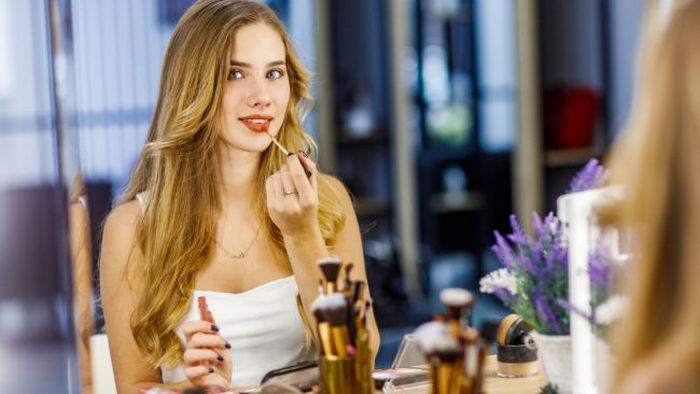 Какой макияж может визуально добавить 10 лет: не делайте этих ошибок