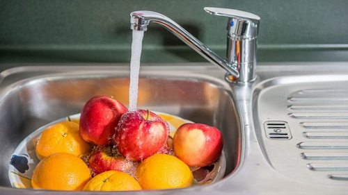 Вы этого точно не знали: зачем мыть фрукты с содой и уксусом