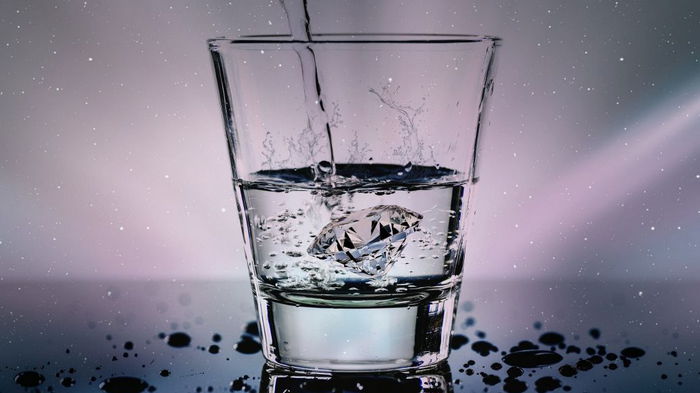 Стакан воды на ночь: полезно ли это и когда лучше пить