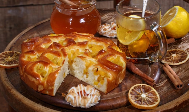 Нежный пирог с персиками: как приготовить ароматно-сочную выпечку