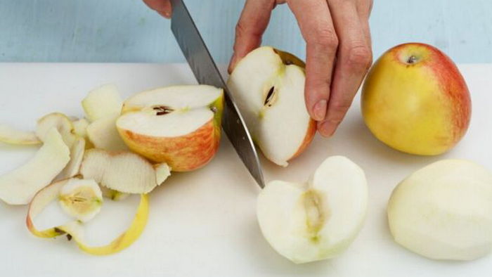 Что сделать, чтобы нарезанные яблоки не темнели: 5 простых лайфхаков