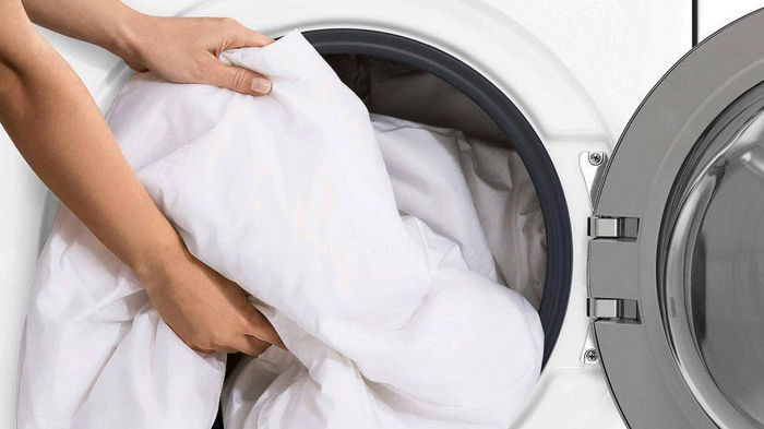 Как постирать одеяло которое не помещается в стиральную машинку