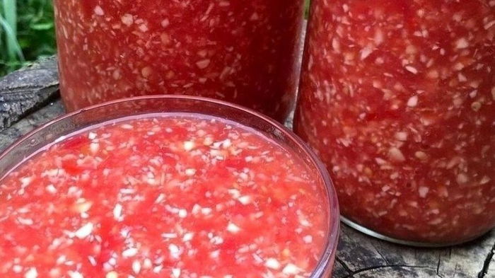 Как приготовить острую приправу из хрена и томатов