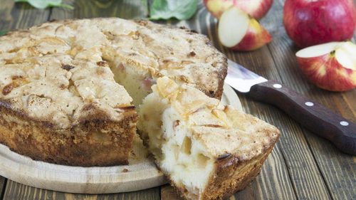 Ароматный пирог с яблоками: как приготовить вкусную домашнюю выпечку
