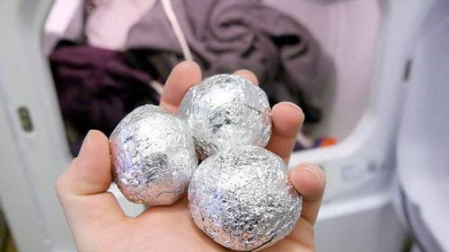 Зачем нужны шарики из фольги в стиральной машине: умные хозяйки д...