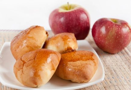 Пирожки с яблоками: как вкусно приготовить в духовке