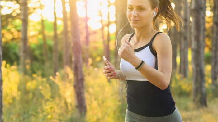 Как сжигать больше калорий при беге и ходьбе: 3 совета от фитнес-тренера