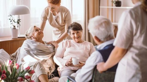 Как выбрать хороший дом престарелых для пожилых людей