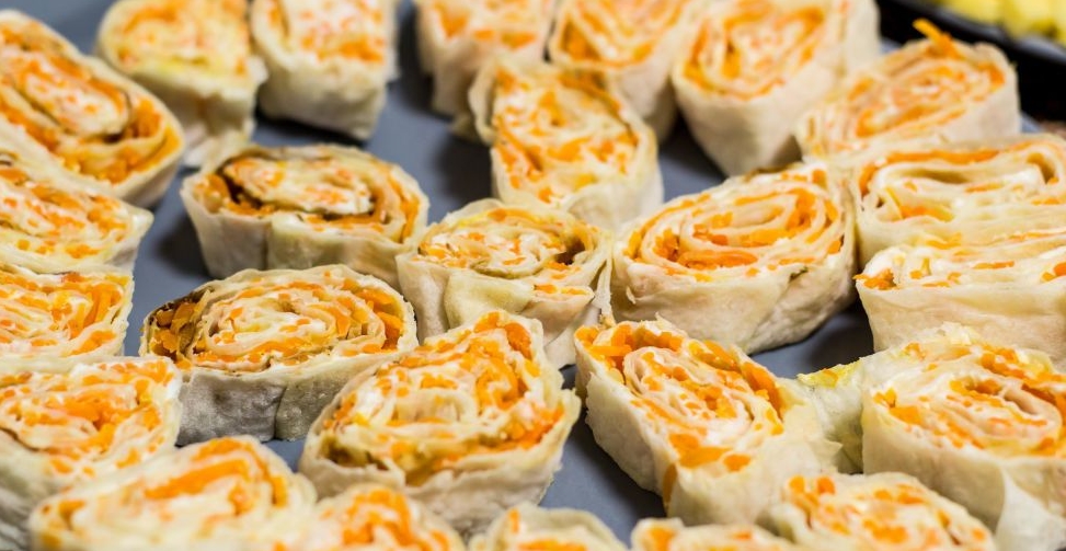 Рулет из лаваша с морковью по-корейски и сыром: рецепт пикантной закуски