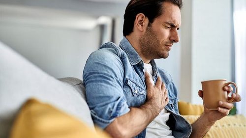 Как понять, что болит именно сердце, а не другой орган: кардиолог назвала главные признаки