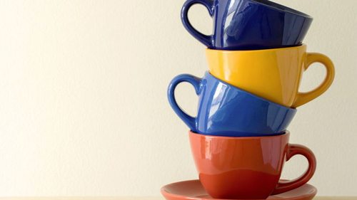 Самые грязные чашки станут чистыми через пару минут: как отмыть посуду от налета после чая и кофе