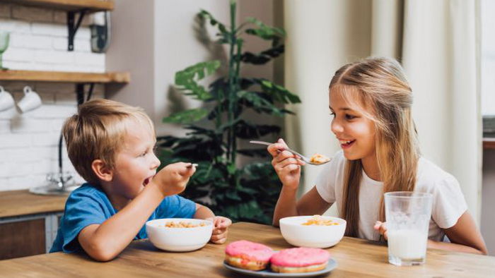 Как родителям успевать готовить полезную еду детям и себе на работу: лайфхаки от диетолога