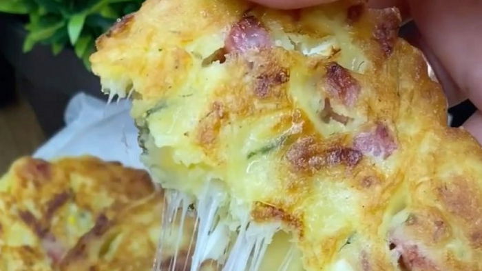 Ленивые пирожки с ветчиной и сыром: простой рецепт быстрого и вкусного блюда