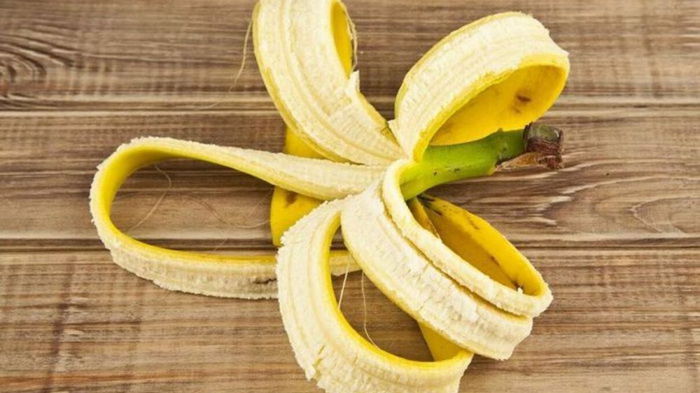 Больше не выбрасывайте это сокровище: 6 способов, как применить банановую кожуру себе на пользу