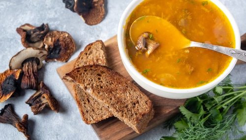 Суп из сушеных грибов: простой рецепт
