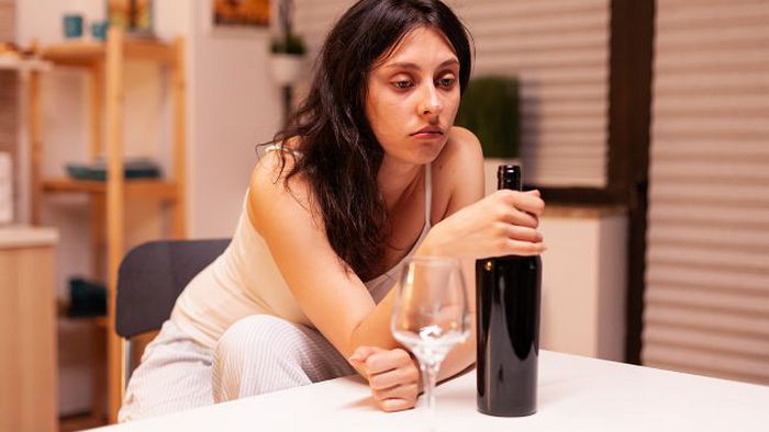 Почему от красного вина часто бывает головная боль?