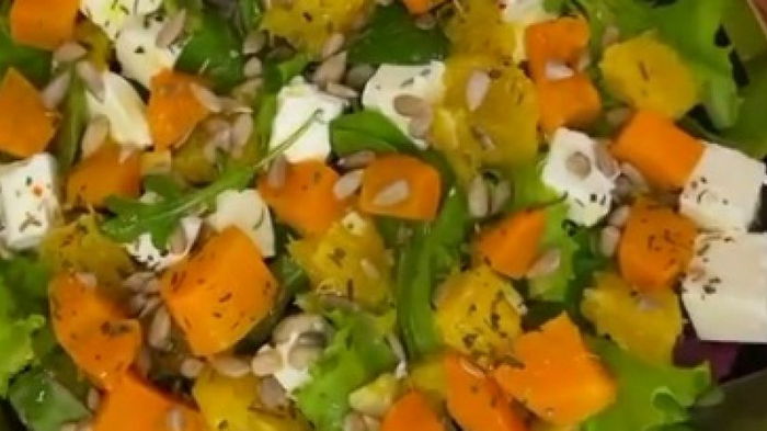 Яркий вкус осени: рецепт салата с тыквой и апельсином
