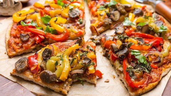 Пицца без теста на мясной основе: низкокалорийная, вкусная, съедается в первую очередь