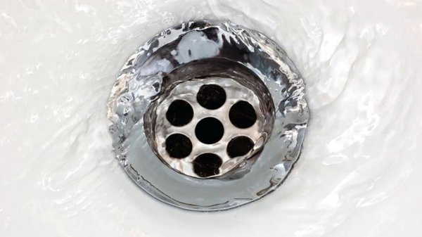 Плохо уходит вода в ванной: 3 главных причины и решение проблемы