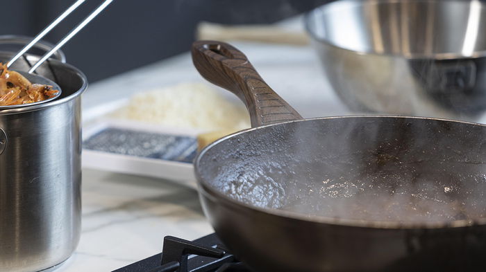 Зачем жарить хозяйственное мыло на сковороде: лайфхак от смекалистых хозяек