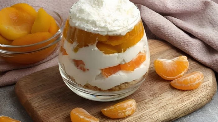 Рецепт сливочного десерта с мандаринами и сухофруктами