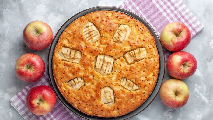 Вкусный яблочный пирог из 6 ингредиентов: самый быстрый и дешевый рецепт