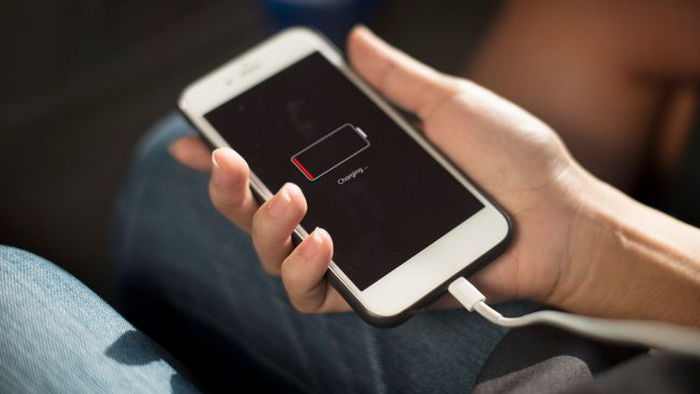 Как лучше заряжать iPhone, чтобы батарея долго не садилась