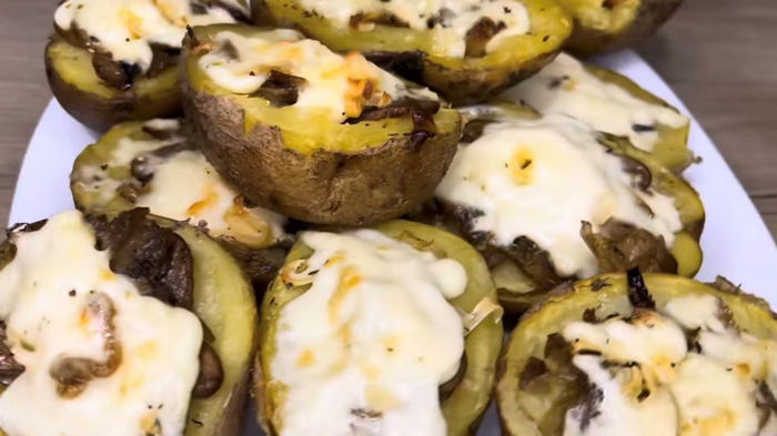 Как приготовить вкусные картофельные «лодочки» с грибами: простой пошаговый рецепт
