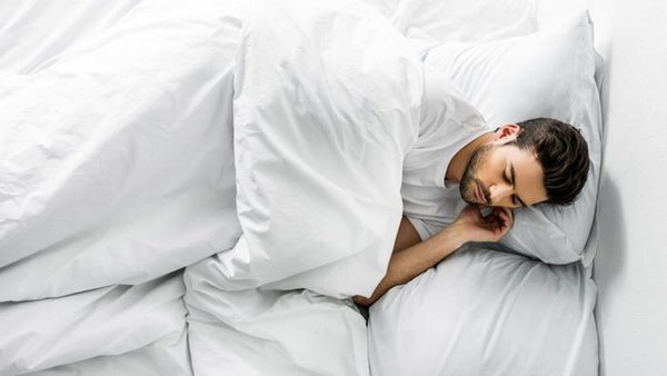 Почему после дневного сна чувствуешь себя разбитым: врачи назвали главную ошибку