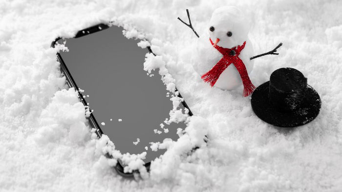 Не только рис: как спасти телефон, который упал в снег