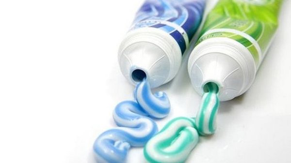 Как можно использовать зубную пасту на кухне: лайфхаки, которые могут вас удивить