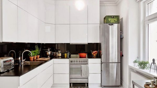 Где нельзя ставить холодильник: Топ-3 запретных места на кухне