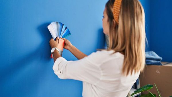 Дизайнеры рассказали, какие цвета стен улучшают настроение и снижают стресс