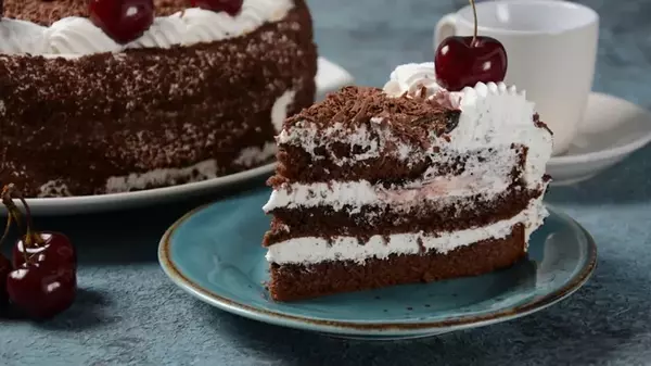 Шоколадный торт с вишневым кремом: рецепт самого вкусного десерта