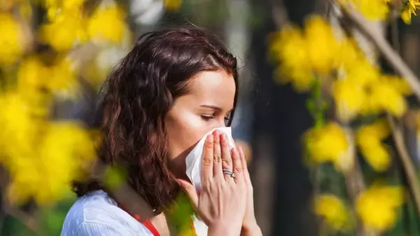 Сезонная аллергия на пыльцу деревьев: как распознать и справиться с симптомами