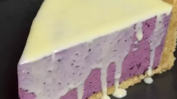 Черничный чизкейк с белой помадкой: рецепт изумительного десерта без выпечки