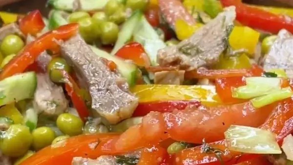 Салат с говядиной: рецепт яркого, ароматного и вкусного блюда (ви...