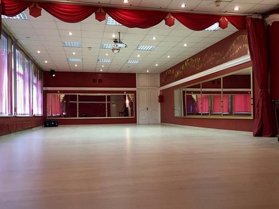 Как подобрать зал для танцев в аренду