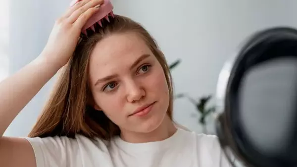 Что делать, если до 35-ти выпадают и седеют волосы: 5 советов, которые сохранят косы