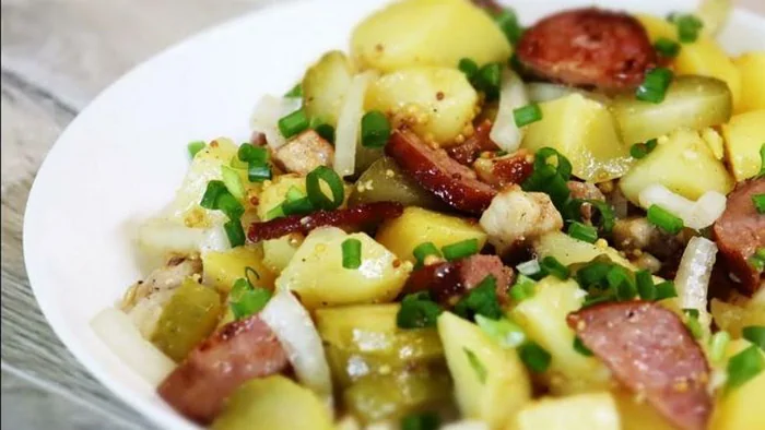 Немецкий салат с картофелем: чрезвычайно простой рецепт сытного блюда для перекуса
