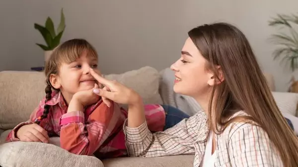 8 фраз, которые психологи никогда не говорят своим детям