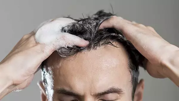 5 причин, почему во время мытья головы сильно выпадают волосы