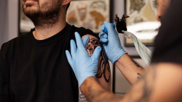 3 риска для здоровья от татуировок, о которых важно знать перед процедурой