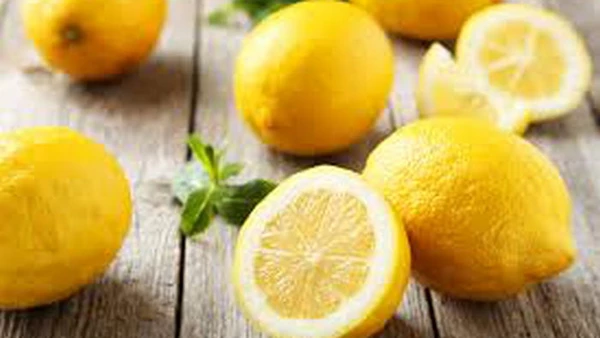 Можно хранить месяцами: как заморозить лимон правильно